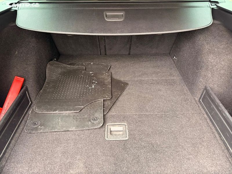 Volkswagen Passat (2011) 2.0TDI, 103kw - fotka 12 z 20