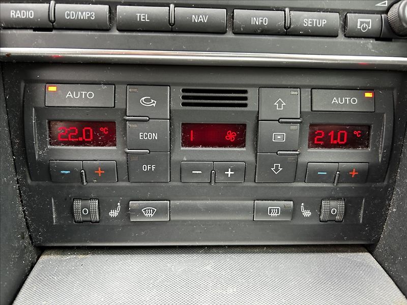 Audi A4 2,0 TDi Automat  NováSTK,Tažné - fotka 18 z 42