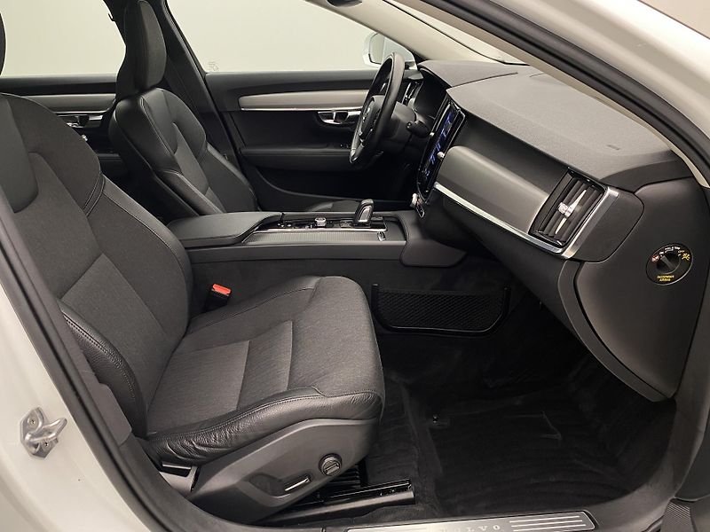 Volvo V90 B4 MOMENTUM AUT CZ - fotka 24 z 47