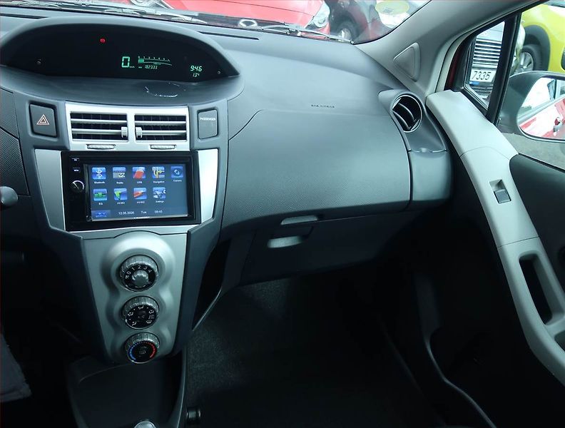 Toyota Yaris (2007) 1.3, Serv.kniha, nová STK - fotka 12 z 16