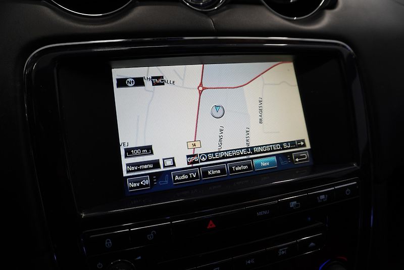 Jaguar XJ (2012) XJ  3,0D V6 AUTOMAT - fotka 25 z 39