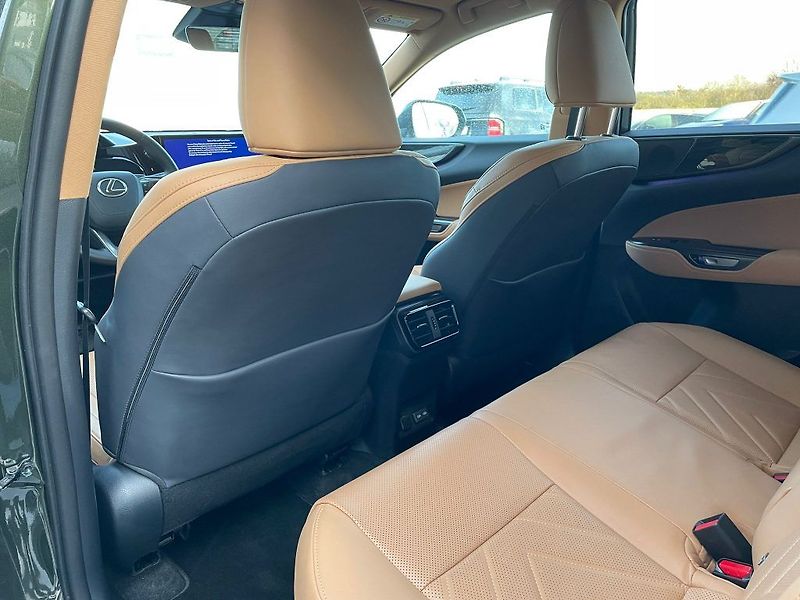 Lexus NX 350h - fotka 12 z 29