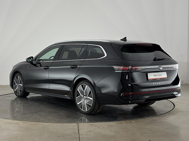 Volkswagen Passat R-Line People DSG - fotka 15 z 31