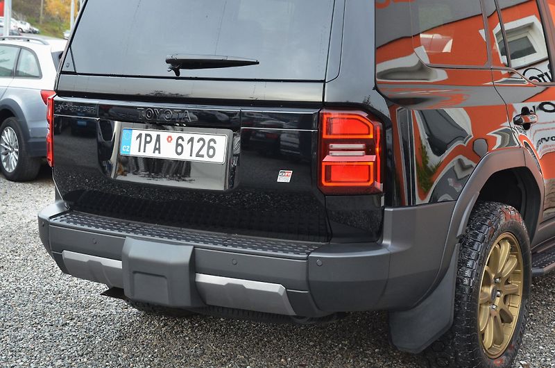 Toyota Land Cruiser 2.4 iFORCE MAX / ČR (Dajbych) - fotka 15 z 45