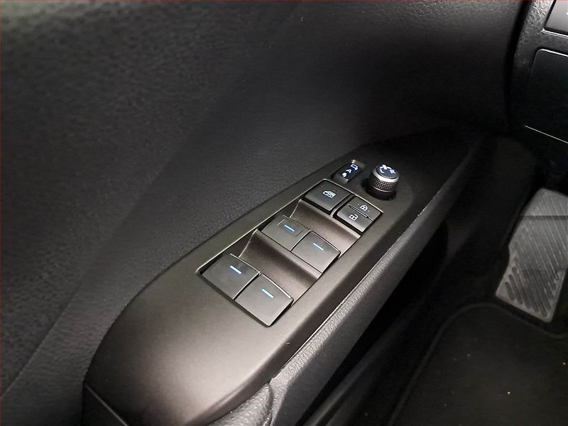 Toyota Camry (2023) Executive 2.5 Hybrid - fotka 17 z 19