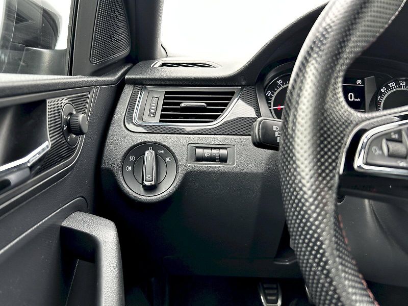 Škoda Rapid (2018) 1.0 TSI 70kW MP5 Monte Carlo - fotka 7 z 32