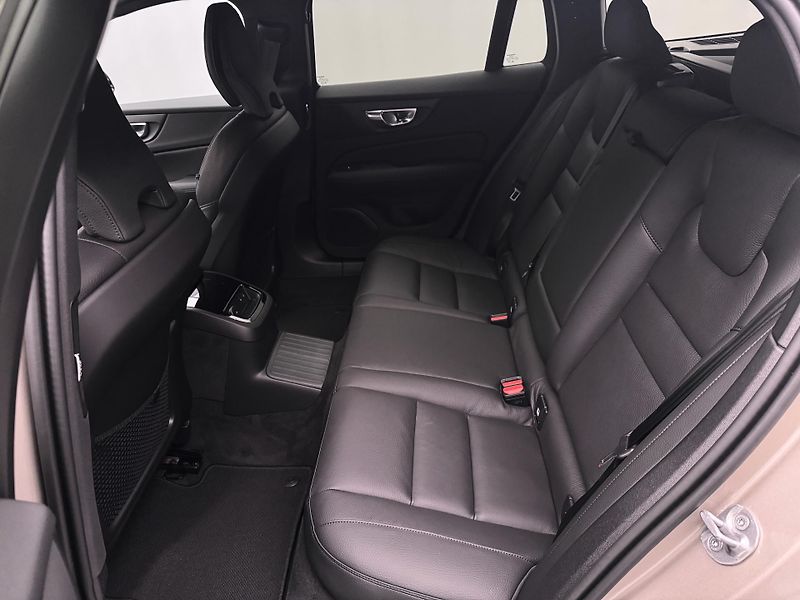Volvo V60 (2026) T6 AWD Plug-in DARK PLUS - fotka 6 z 25
