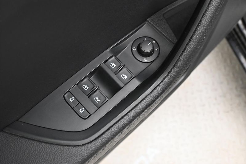 Škoda Superb 2,0 TDI 110 kW DSG Style Záruk - fotka 26 z 32