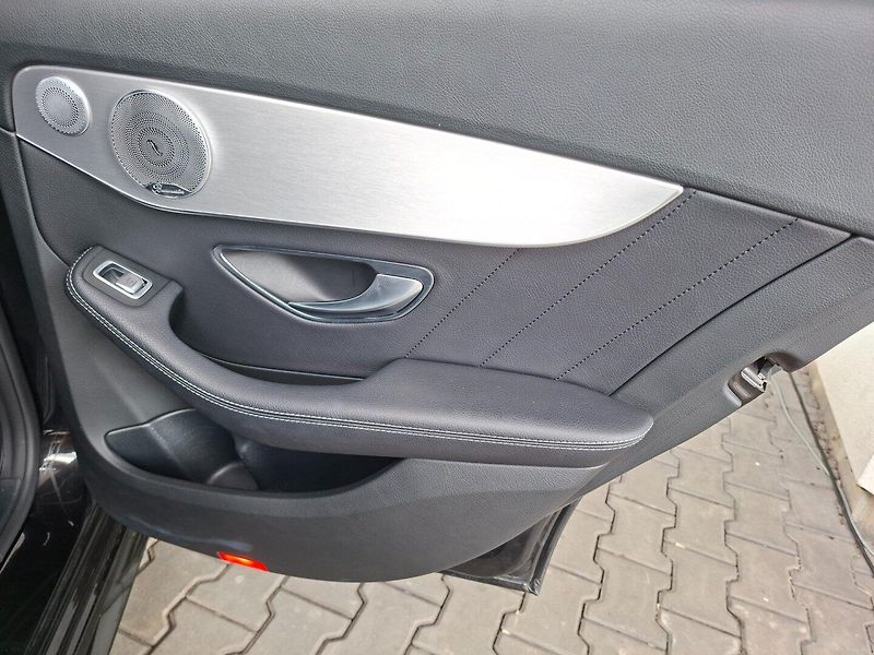 Mercedes-Benz Třídy C (2017) C 250d 150kW 4MATIC BURMESTER - fotka 34 z 50