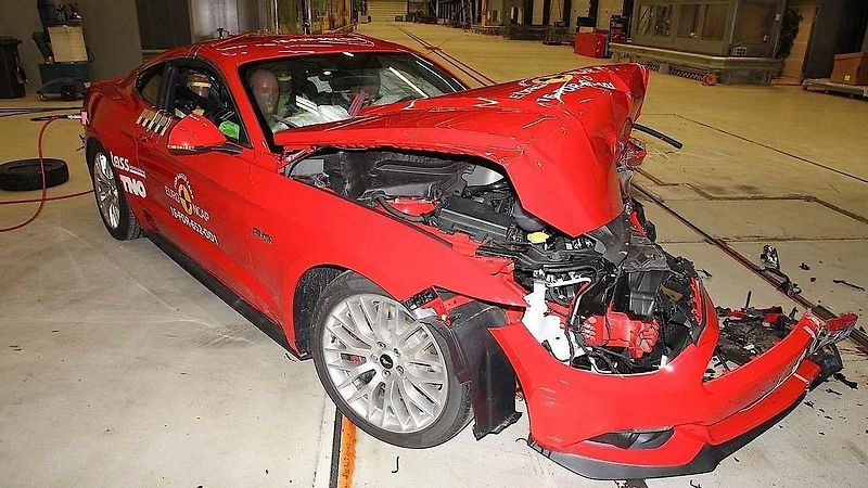 Nárazový test Fordu Mustang.