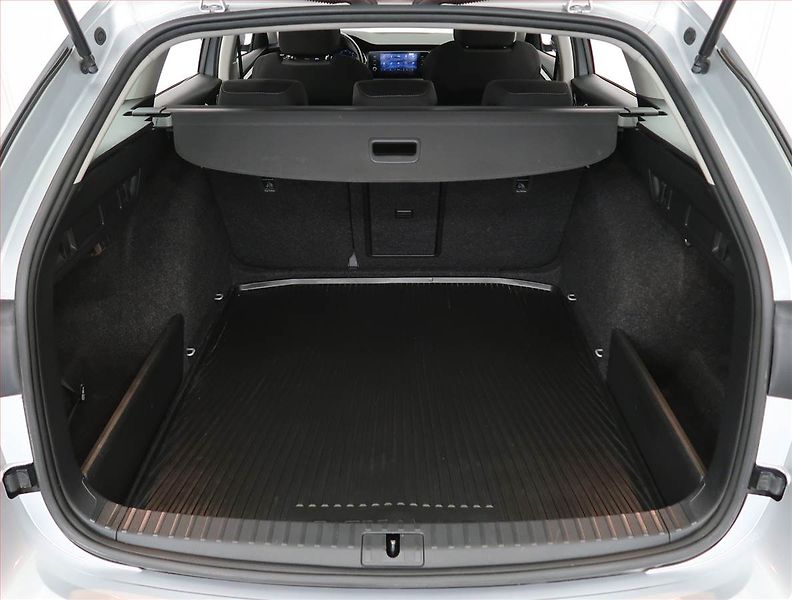 Škoda Octavia (2023) Ambition 2.0 TDI, ČR,1.maj - fotka 13 z 24