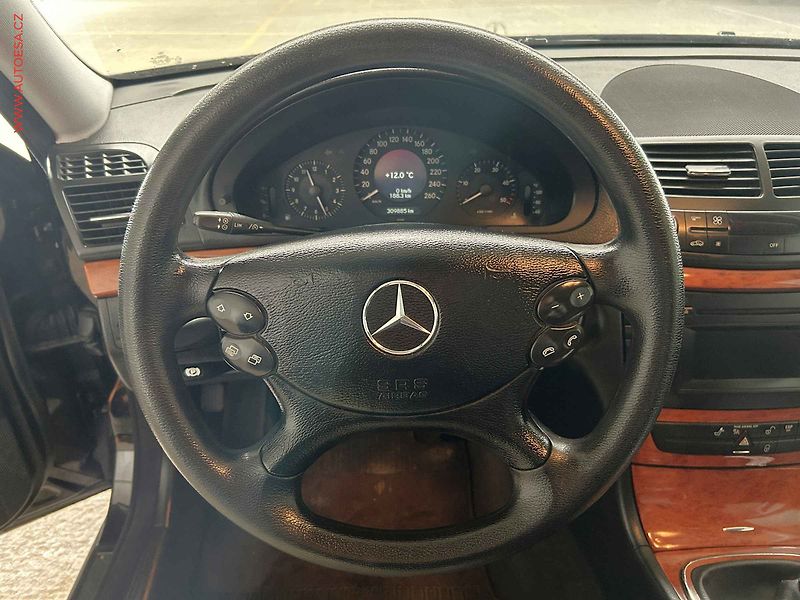 Mercedes-Benz Třídy E (2007) 2.2CDi E220, 1.maj, Xenon - fotka 15 z 15