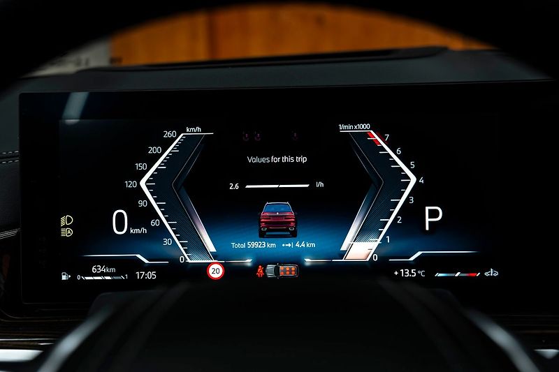 BMW X7 40i - fotka 7 z 27