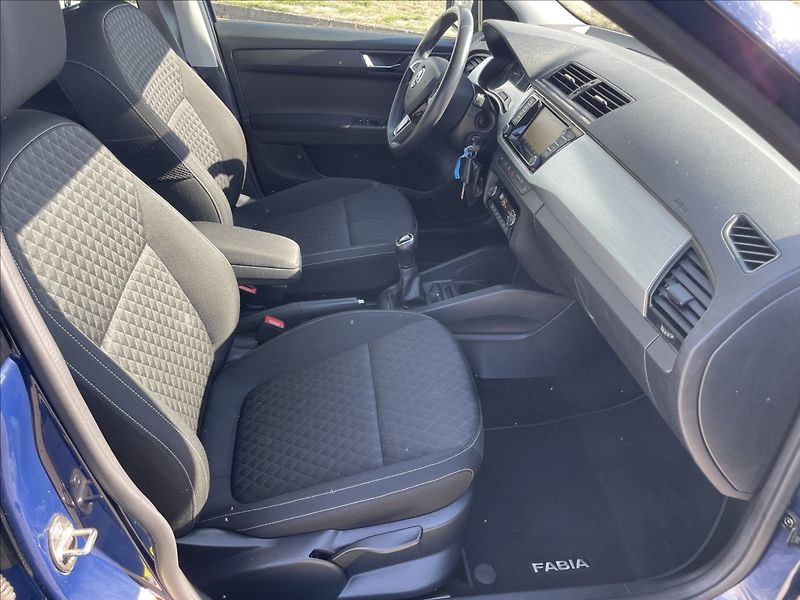 Škoda Fabia 1,0 TSi 70kw DRIVE GPS LED Kli - fotka 12 z 32