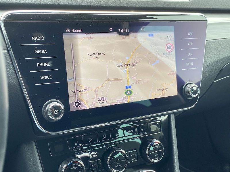 Škoda Superb (2021) Combi 1.5 TSI ACT DSG Style+ - fotka 10 z 36