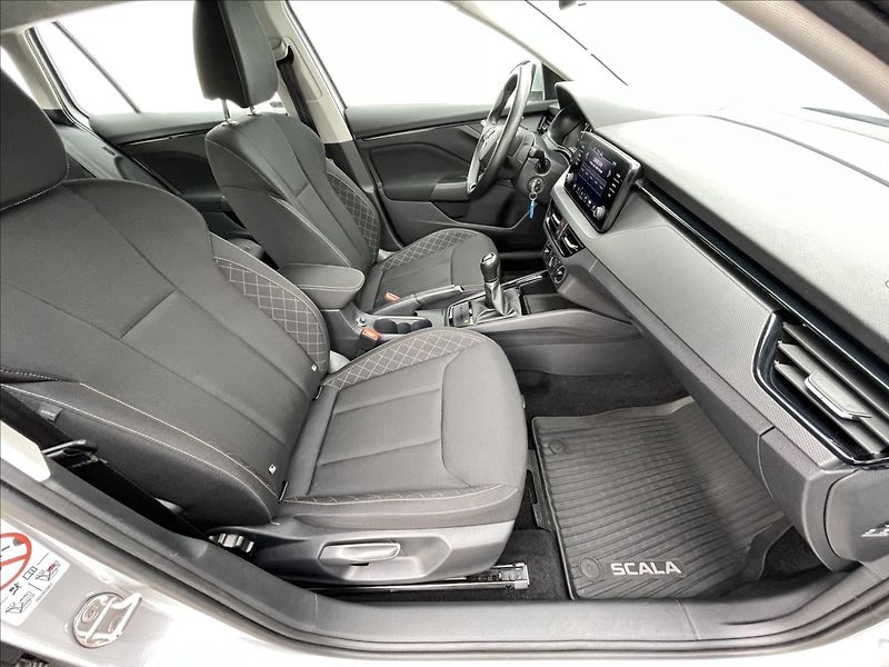 Škoda Scala 1,0 TSI Ambition Plus LED+PDC - fotka 20 z 24