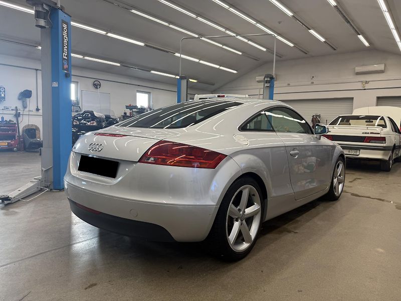 Audi TT S-line 1.8 TFSI 118 kW - fotka 4 z 19