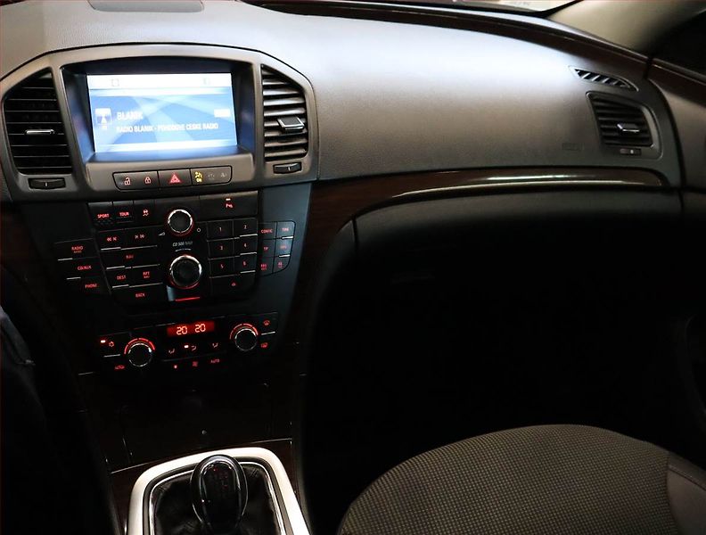 Opel Insignia (2011) 2.0 CDTI, 4X4, Xenony - fotka 8 z 19
