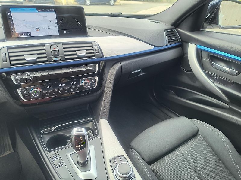 BMW Řada 3 (2019) 320 M XD AT ČR/NAVI/KAMERA/ALU - fotka 32 z 53