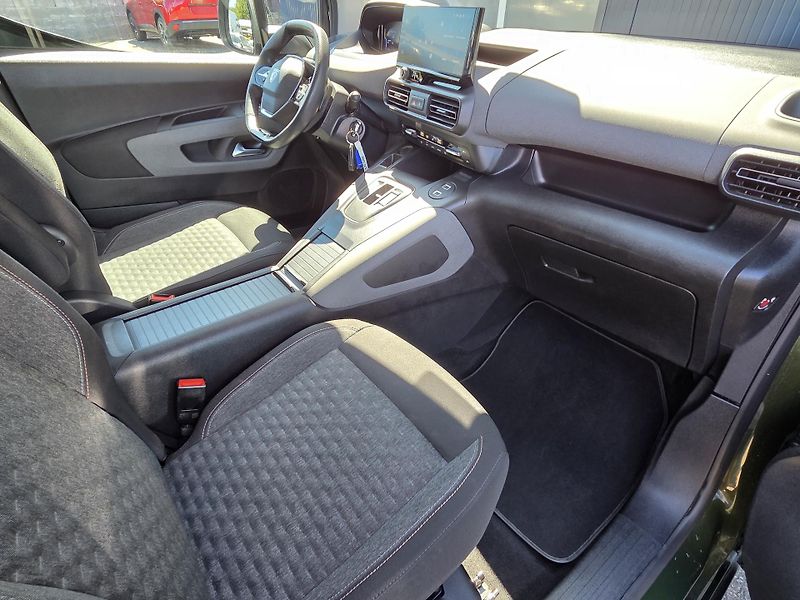 Peugeot Rifter (2024) 1.5BHDi 130 LONG GT EAT8 - fotka 12 z 32