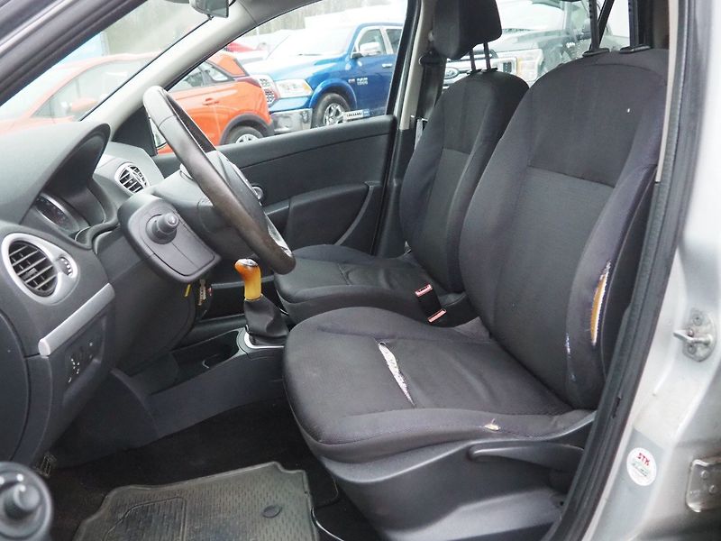 Renault Clio (2008) 1.5 dCi 63 kW - fotka 10 z 30
