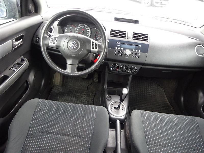 Suzuki Swift 1.3 68kW AUTOMAT KLIMA 5 DVEŘÍ - fotka 6 z 30