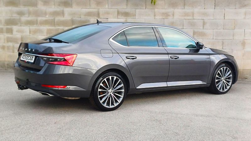 Škoda Superb L&K 2.0TSI 200kW-TZ-ČR-DPH - fotka 5 z 50