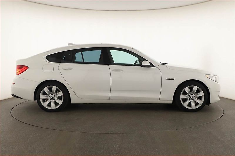 BMW Řada 5 (2012) 530d GT, Automat, Navi, Xenony - fotka 6 z 20