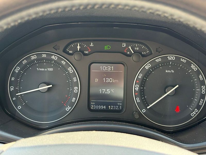 Škoda Octavia 1.6 Combi - fotka 8 z 14