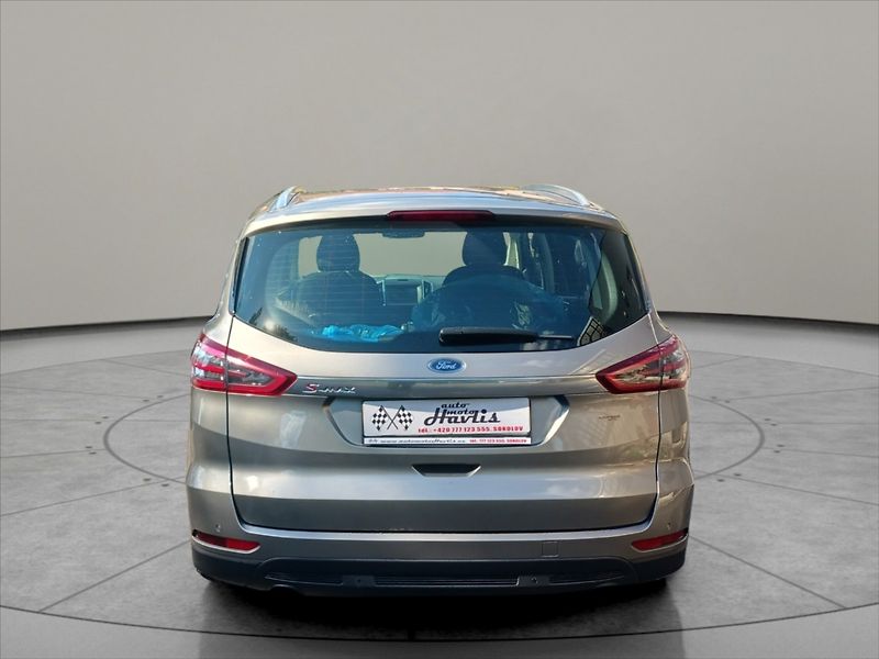 Ford S-MAX 2,0 Titanium 110 kW PowerShift - fotka 6 z 39