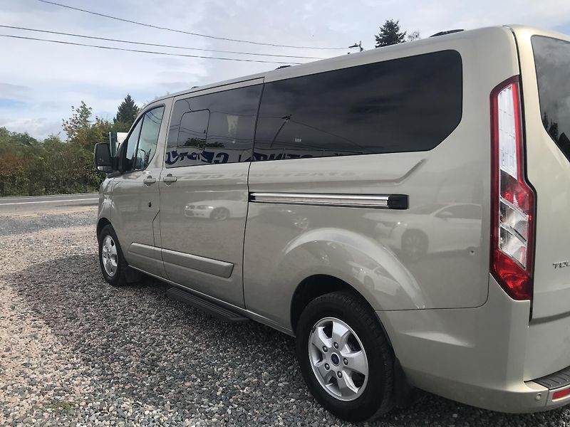 Ford Tourneo Custom 2.0 TCDI 125 KW,L2,8-MÍST,DPH - fotka 7 z 20