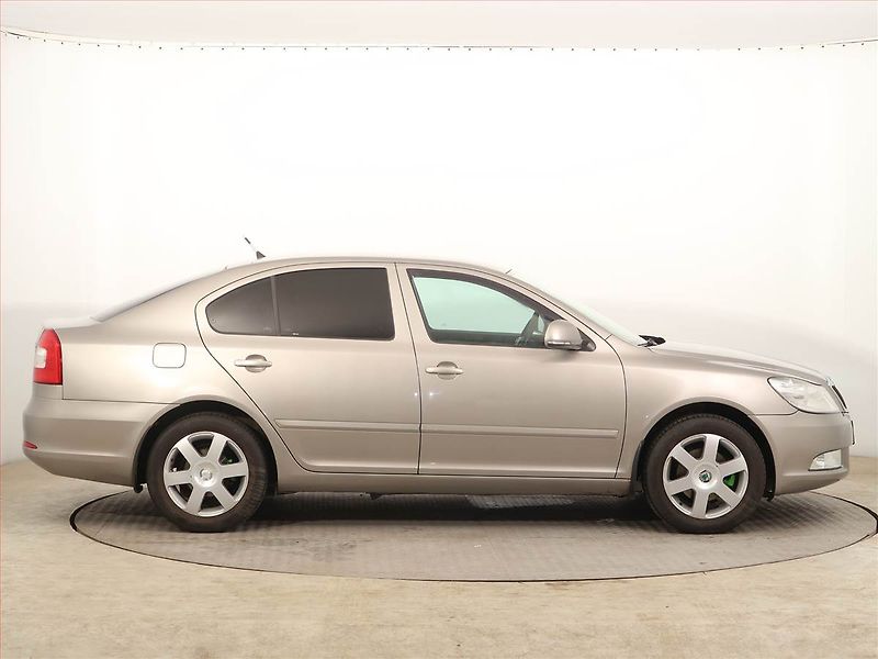 Škoda Octavia (2011) Ambition 1.2 TSI - fotka 6 z 13