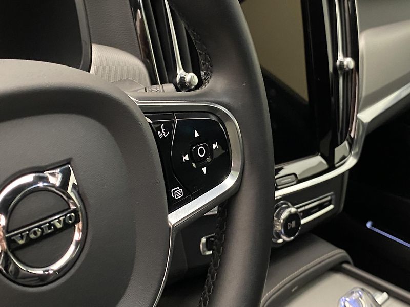 Volvo S90 B5 AWD BLACK ULTIMATE AUT CZ - fotka 21 z 62