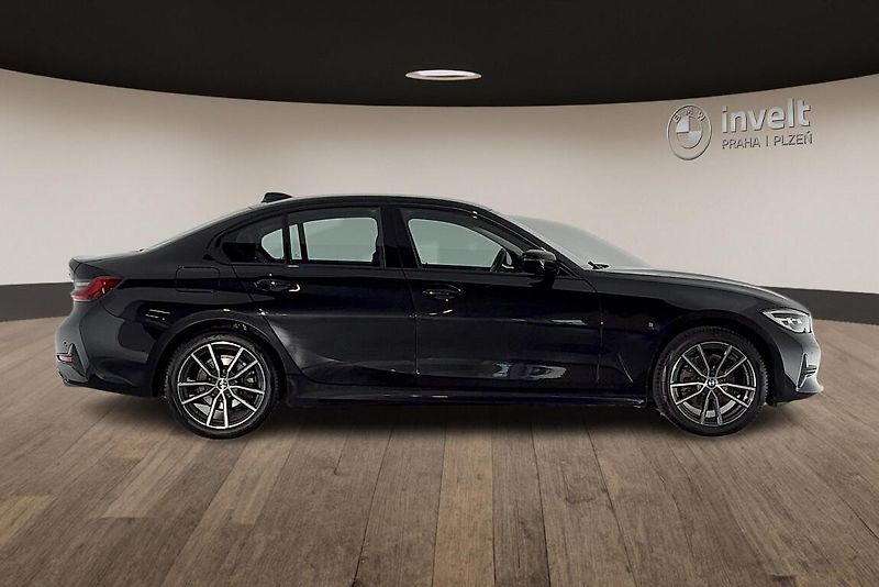 BMW Řada 3 320d xDrive - fotka 2 z 23