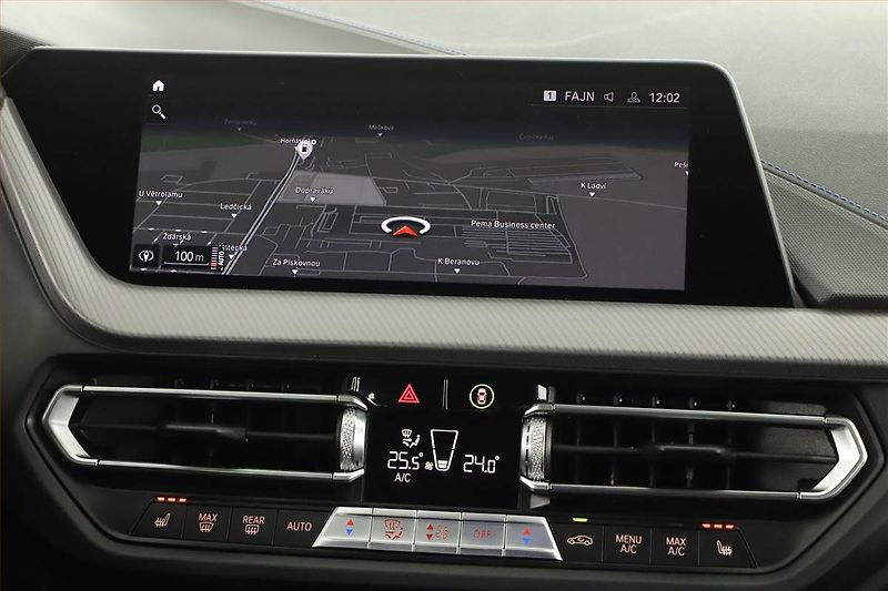 BMW Řada 2 (2021) Sport Line 218d - fotka 16 z 20