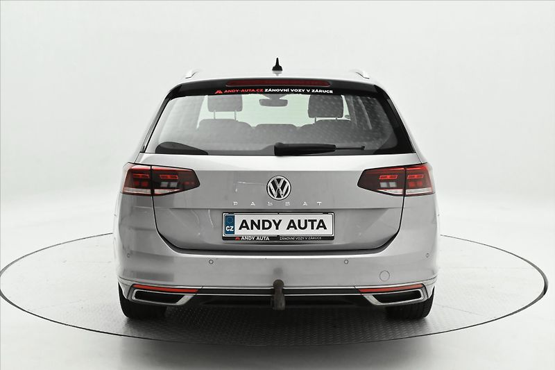Volkswagen Passat 2,0 TDI 140 kW DSG ELEGANCE Zá - fotka 6 z 32