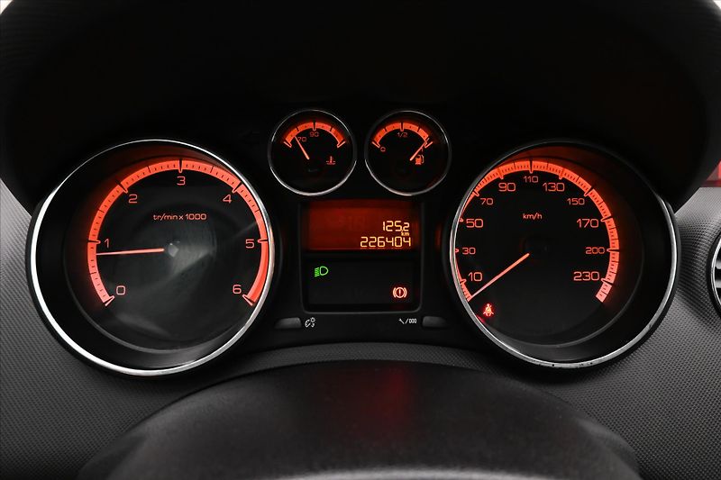 Peugeot 308 1,6 SW HDI 82 kW Panorama - fotka 16 z 29