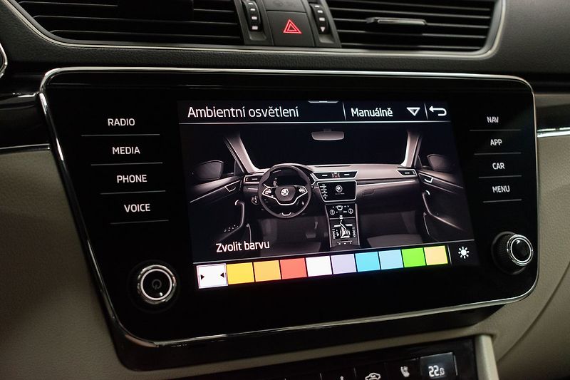 Škoda Superb 2.0 TDI L&K*TAŽNÉ*DPH*ČR 1.MAJ - fotka 41 z 52