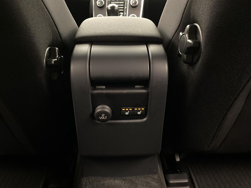 Volvo V60 D5 MOMENTUM REZERVACE - fotka 30 z 43