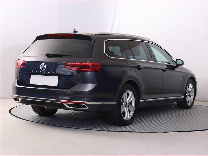 Volkswagen Passat (2019) 2.0 TDI - fotka 5 z 24
