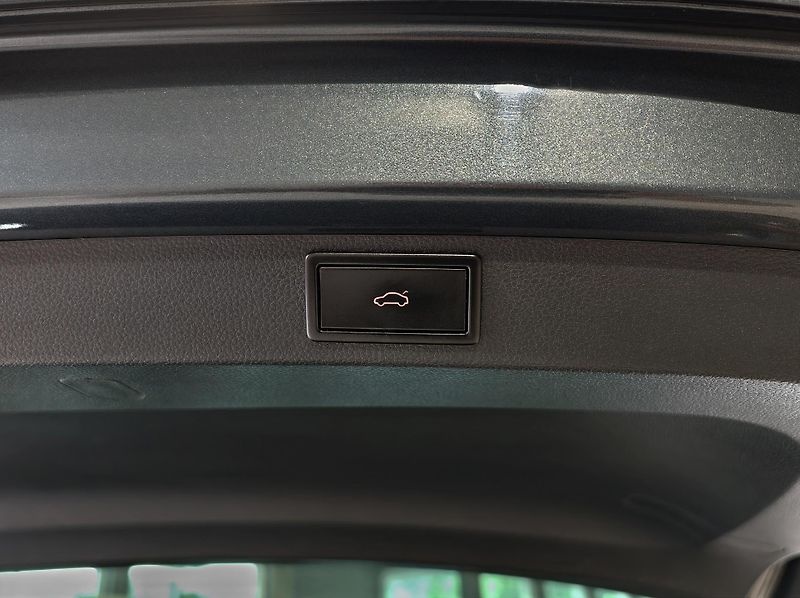 Škoda Karoq 1.6 TDi 85kW DSG STYLE LED ACC - fotka 22 z 24