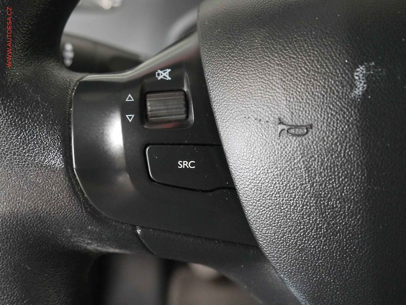 Peugeot 208 (2013) 1.2 PT, AC, tempo - fotka 12 z 17