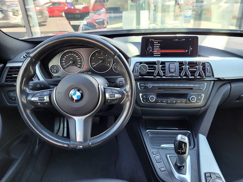 BMW Řada 3 330d GT M Paket - fotka 12 z 37