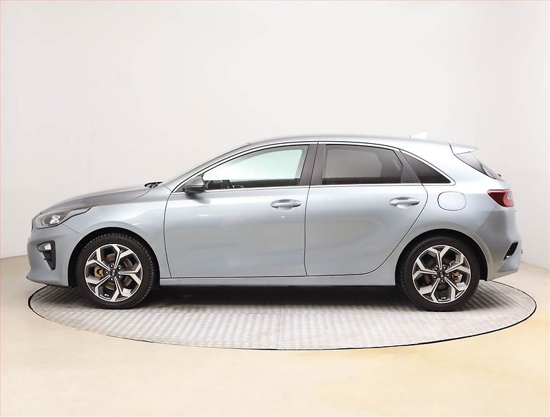 Kia Ceed (2020) Top 1.4 T-GDI, Serv.kniha - fotka 3 z 20