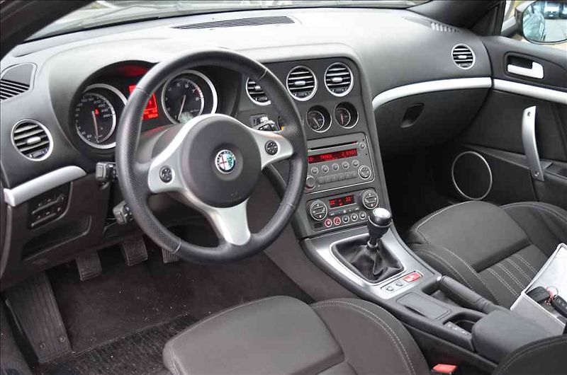 Alfa Romeo Ostatní (2010) SPIDER 2,2 JTS - fotka 13 z 23