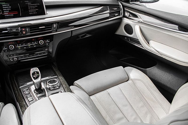 BMW X5 - fotka 39 z 42