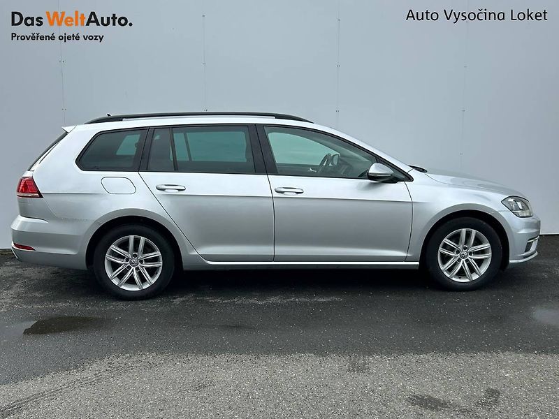 Volkswagen Golf (2020) 1.6 TDI 85 kW MANUÁL - fotka 28 z 35