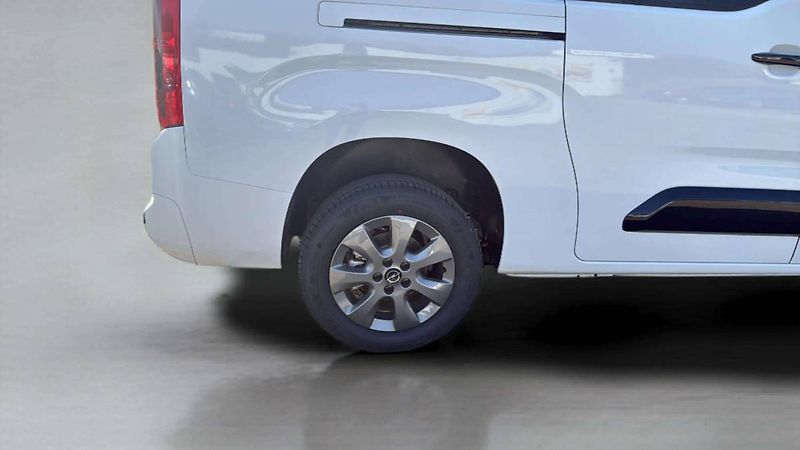 Opel Combo (2026) Elegance Plus L2H1 1.5 CDTI (9 - fotka 20 z 23