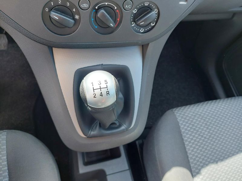 Ford C-MAX (2006) 1.6 - fotka 15 z 29