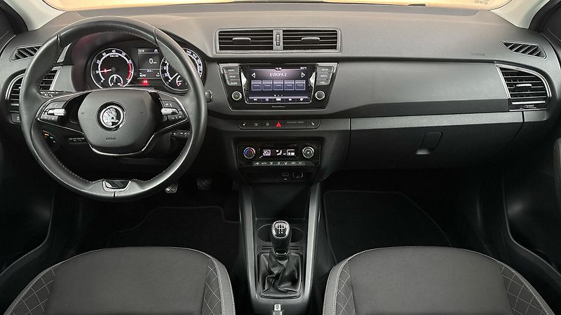 Škoda Fabia 1.0 TSI Ambition Combi - fotka 8 z 24